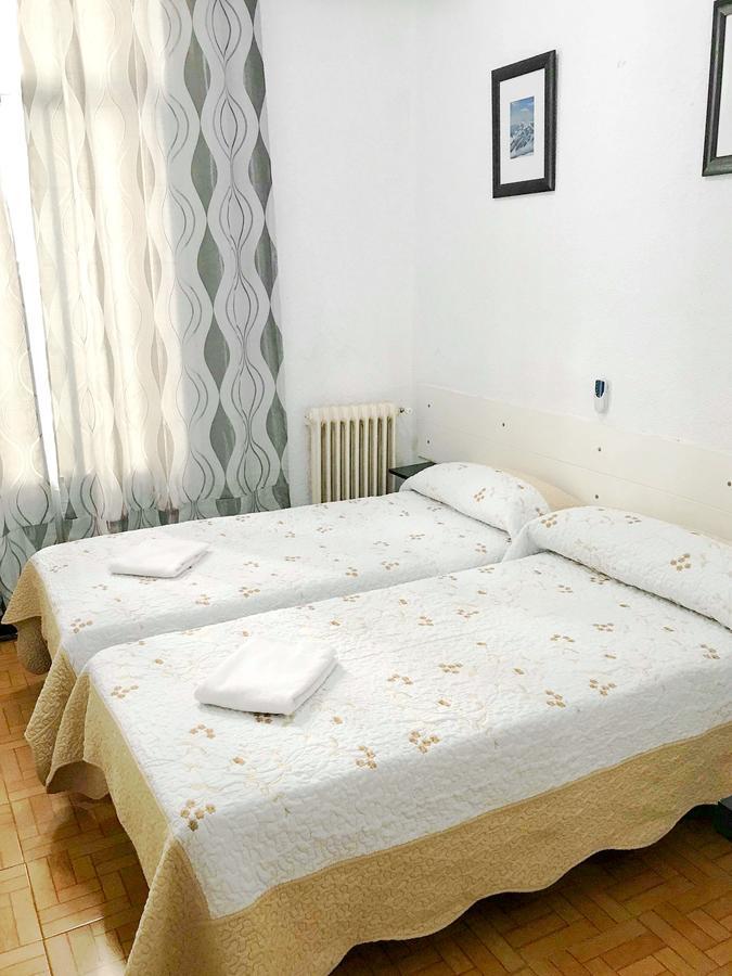 Hostal Los Arcos Мадрид Екстер'єр фото